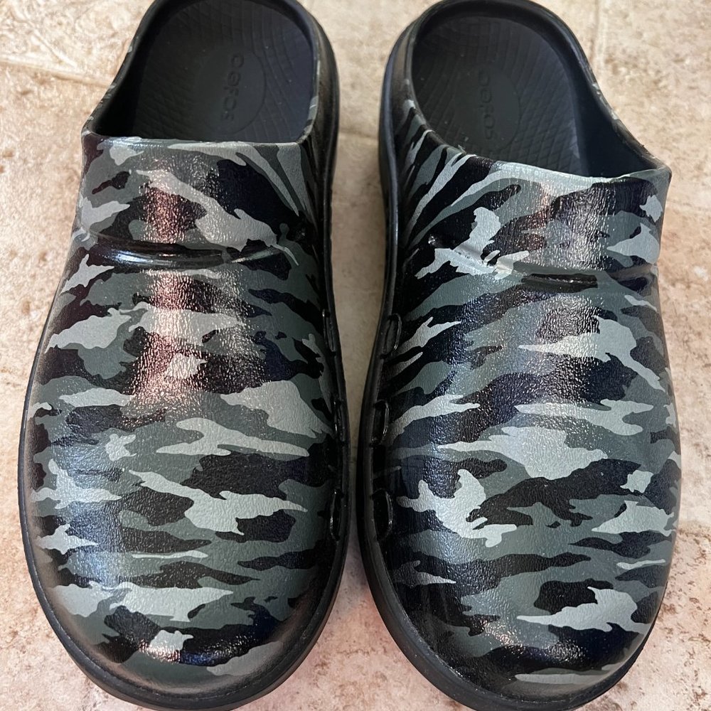OOFOS OOCLOOG GREEN CAMO Womens Size 10